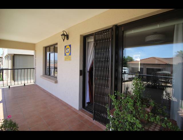 3 BEDROOM TOWNHOUSE FOR SALE IN ISLAND VIEW